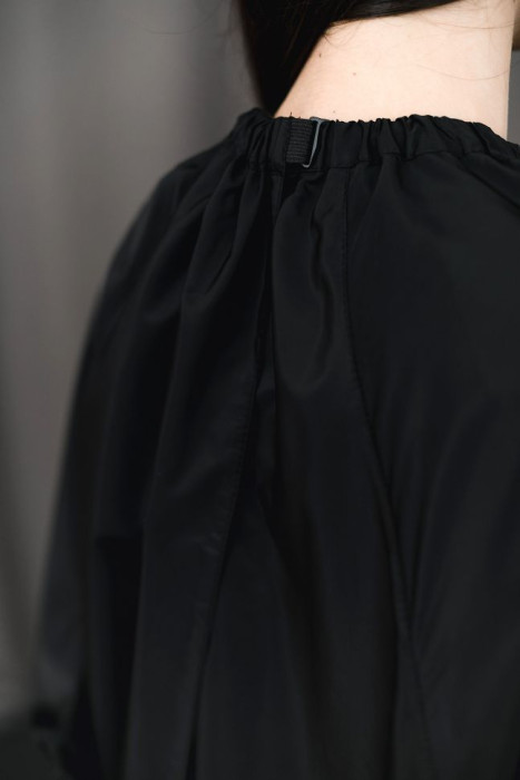 Peignoir PRO SLEEVE long black, hook HD-PE-10305-BL